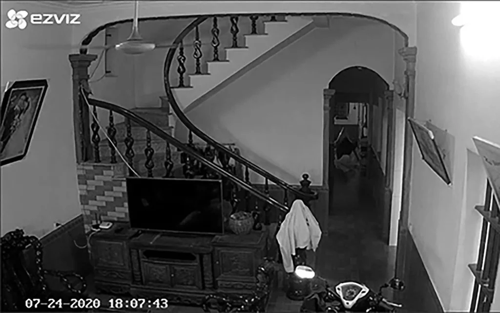 Ezviz C1C B quan sát vào ban đêm