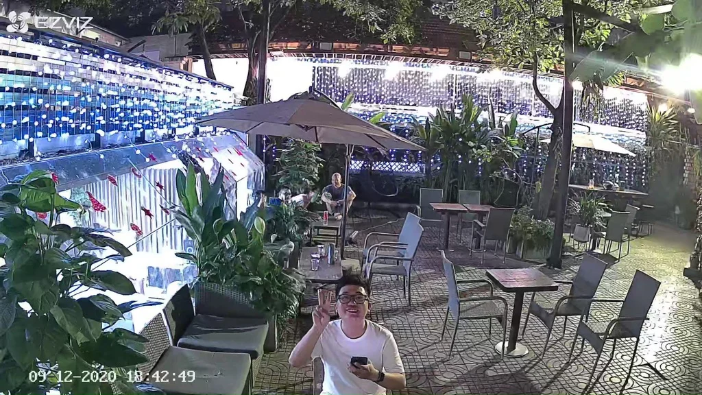 Ezviz C8C quan sát ban đêm có màu